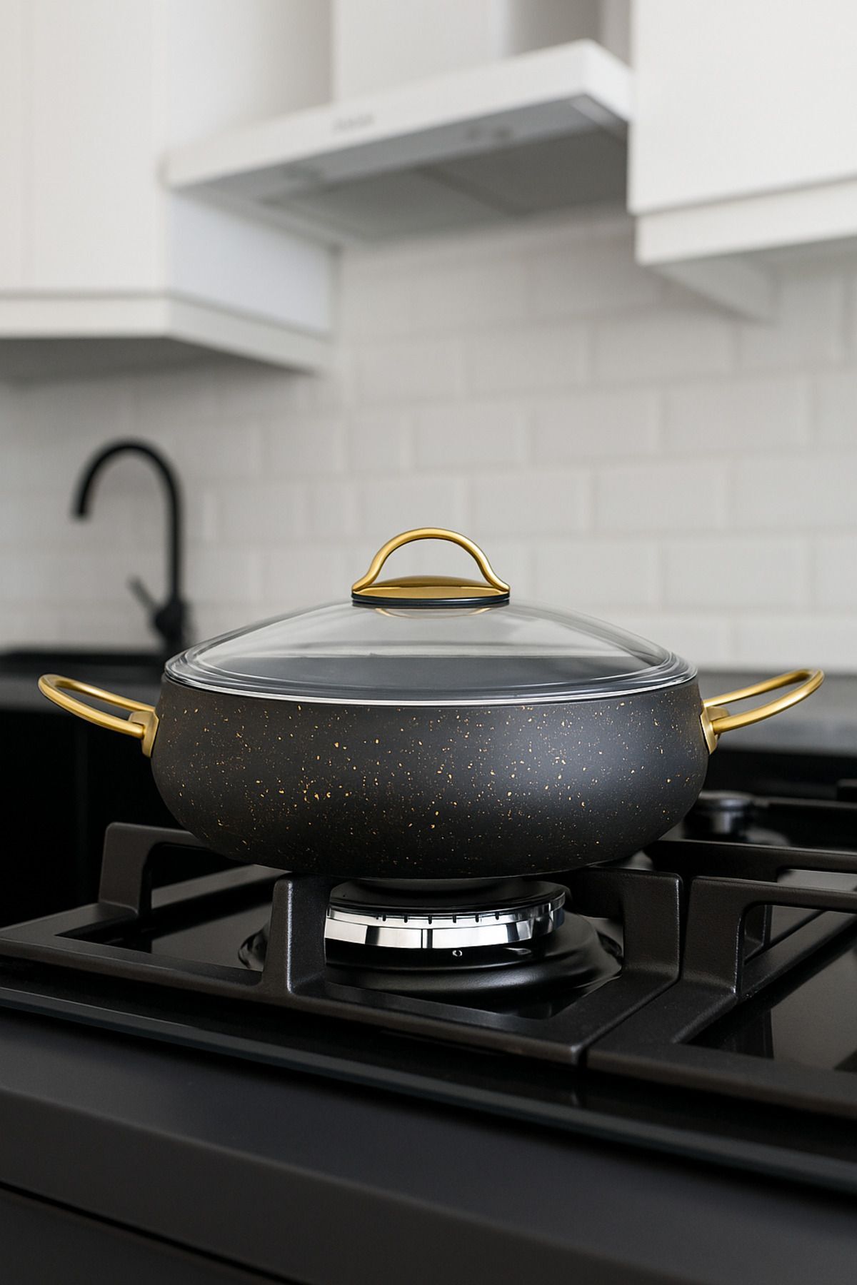 28 cm Basık Güveç Tencere – 3.5 Litre, Gold Kulplu, 4 mm Granit Kaplama, Yanmaz Yapışmaz